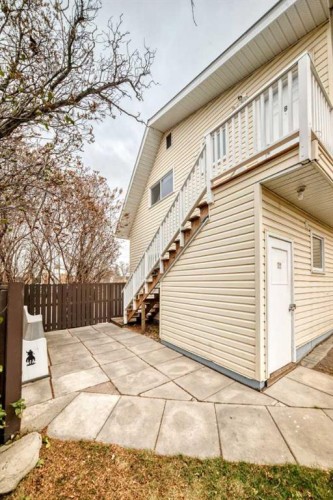 2035 20Th Avenue, Bowden, AB - Outdoor