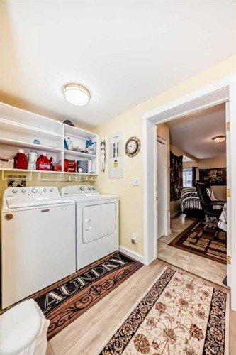 2035 20Th Avenue, Bowden, AB - Indoor Photo Showing Laundry Room