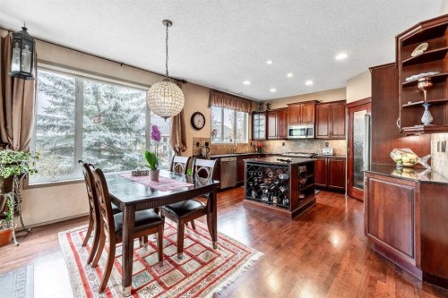 40 Cougar Ridge Heights Sw, Calgary, AB - Indoor Photo Showing Dining Room