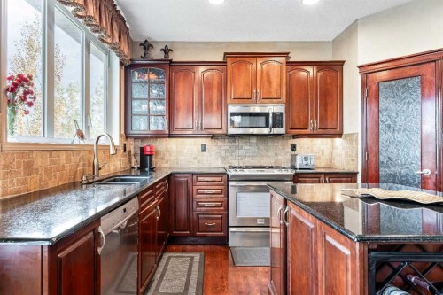 40 Cougar Ridge Heights Sw, Calgary, AB - Indoor Photo Showing Kitchen With Upgraded Kitchen