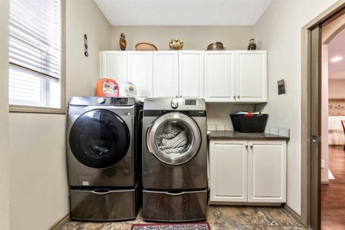 40 Cougar Ridge Heights Sw, Calgary, AB - Indoor Photo Showing Laundry Room