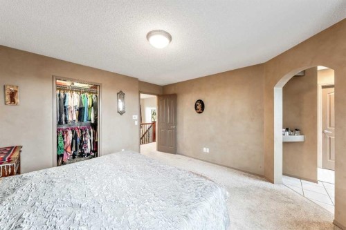 40 Cougar Ridge Heights Sw, Calgary, AB - Indoor Photo Showing Bedroom