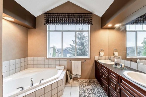 40 Cougar Ridge Heights Sw, Calgary, AB - Indoor Photo Showing Bathroom