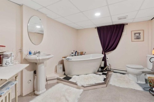 4714 48 Street, Camrose, AB - Indoor Photo Showing Bathroom