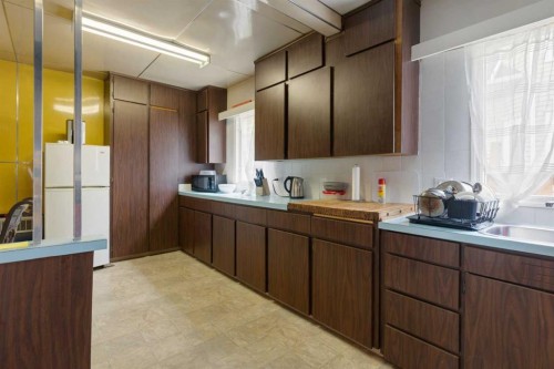 4714 48 Street, Camrose, AB - Indoor Photo Showing Kitchen