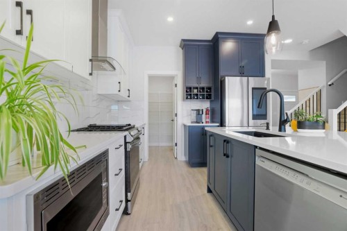 30 Palmer Circle, Blackfalds, AB - Indoor Photo Showing Kitchen With Upgraded Kitchen