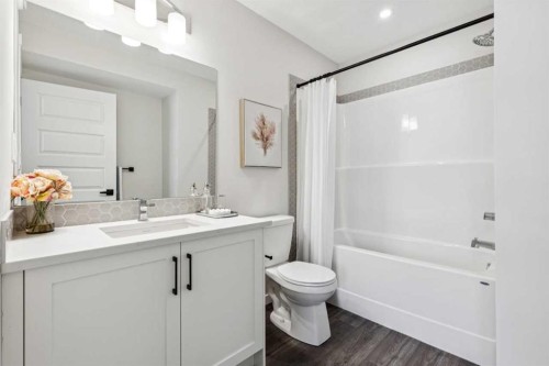 107-135 Mahogany Parade Se, Calgary, AB - Indoor Photo Showing Bathroom