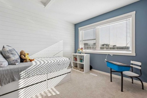 107-135 Mahogany Parade Se, Calgary, AB - Indoor Photo Showing Bedroom