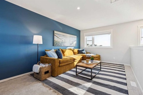 107-135 Mahogany Parade Se, Calgary, AB - Indoor Photo Showing Living Room