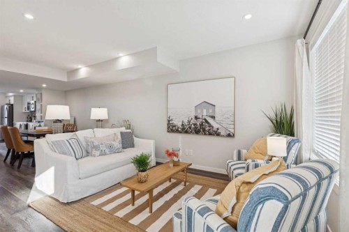 107-135 Mahogany Parade Se, Calgary, AB - Indoor Photo Showing Living Room