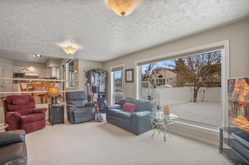 5 Atlee Close, Red Deer, AB - Indoor Photo Showing Living Room