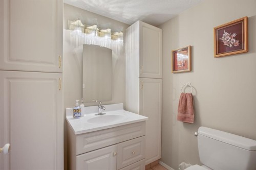 5 Atlee Close, Red Deer, AB - Indoor Photo Showing Bathroom