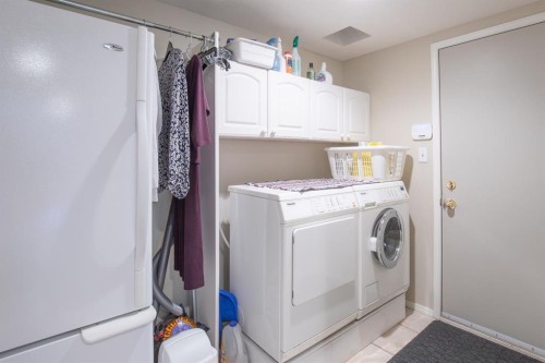 5 Atlee Close, Red Deer, AB - Indoor Photo Showing Laundry Room