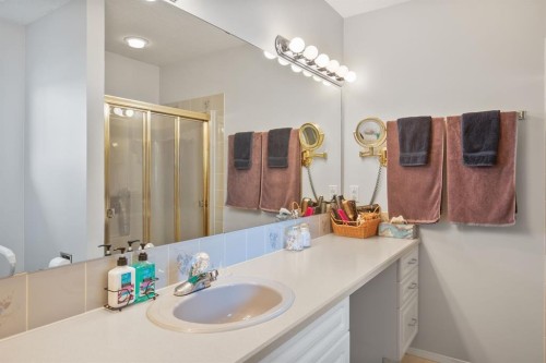 5 Atlee Close, Red Deer, AB - Indoor Photo Showing Bathroom