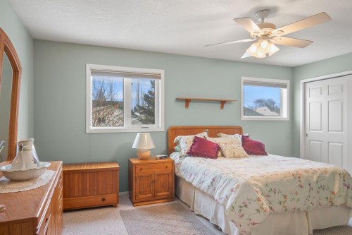 5 Atlee Close, Red Deer, AB - Indoor Photo Showing Bedroom