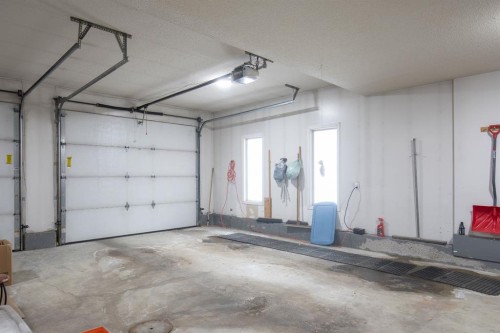 5 Atlee Close, Red Deer, AB - Indoor Photo Showing Garage