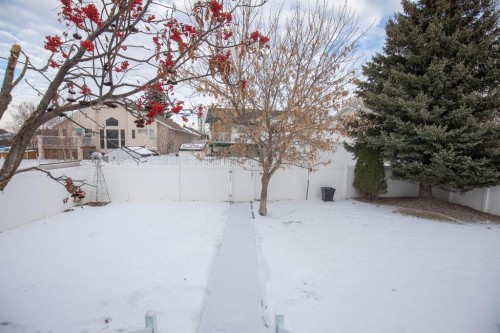 5 Atlee Close, Red Deer, AB - Outdoor