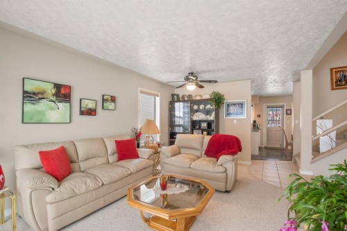 5 Atlee Close, Red Deer, AB - Indoor Photo Showing Living Room