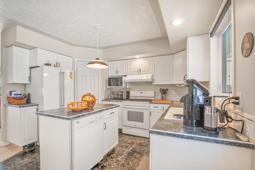 5 Atlee Close, Red Deer, AB - Indoor Photo Showing Kitchen