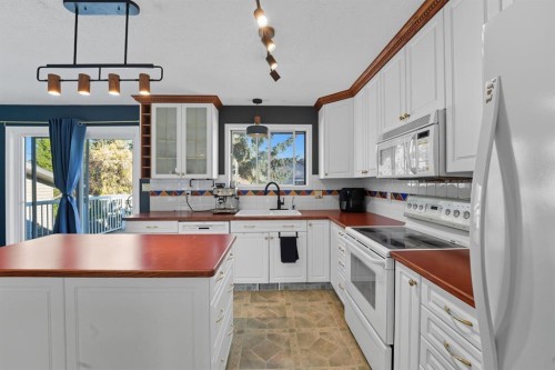 56 Marion Crescent, Red Deer, AB - Indoor Photo Showing Kitchen