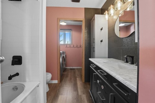 56 Marion Crescent, Red Deer, AB - Indoor Photo Showing Bathroom