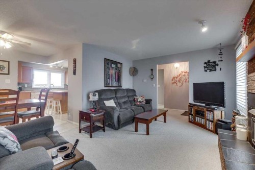 57 Mcdougall Crescent, Red Deer, AB - Indoor Photo Showing Living Room
