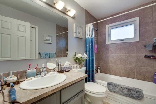 57 Mcdougall Crescent, Red Deer, AB - Indoor Photo Showing Bathroom