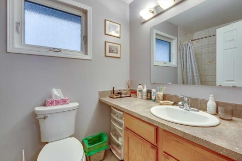 57 Mcdougall Crescent, Red Deer, AB - Indoor Photo Showing Bathroom