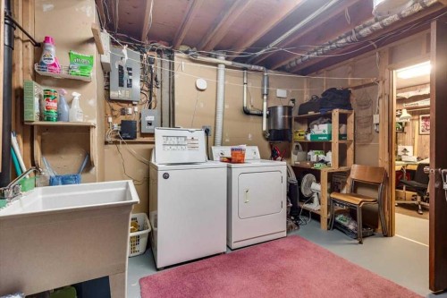 57 Mcdougall Crescent, Red Deer, AB - Indoor Photo Showing Laundry Room