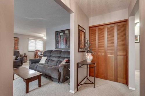 57 Mcdougall Crescent, Red Deer, AB - Indoor Photo Showing Living Room