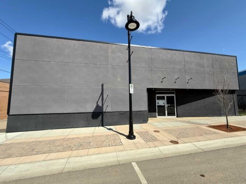 5004 51 Ave, Ponoka, AB 