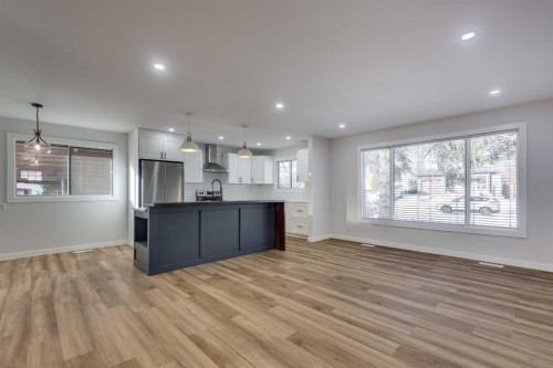 107 Greig Drive, Red Deer, AB - Indoor Photo Showing Kitchen