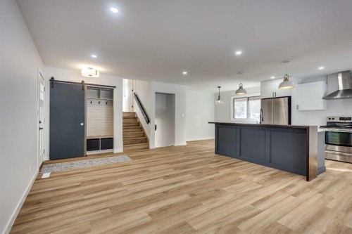 107 Greig Drive, Red Deer, AB - Indoor Photo Showing Kitchen With Upgraded Kitchen