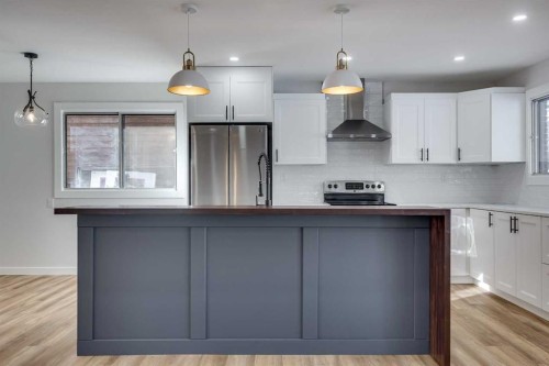 107 Greig Drive, Red Deer, AB - Indoor Photo Showing Kitchen With Upgraded Kitchen