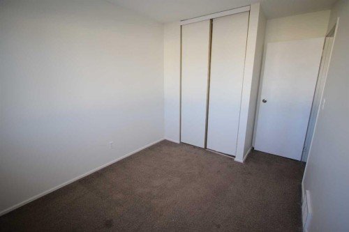 44-7124 Gray Drive, Red Deer, AB - Indoor Photo Showing Other Room