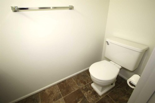 44-7124 Gray Drive, Red Deer, AB - Indoor Photo Showing Bathroom