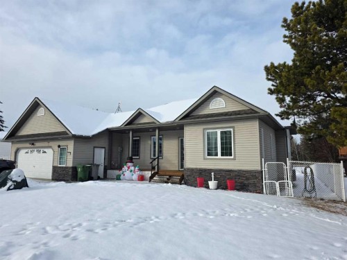 185 Willow Drive, Breton, AB - Outdoor With Facade