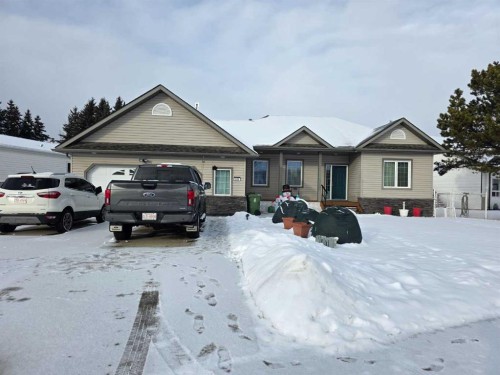 185 Willow Drive, Breton, AB - Outdoor With Facade