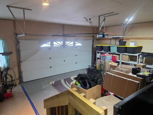 185 Willow Drive, Breton, AB - Indoor Photo Showing Garage