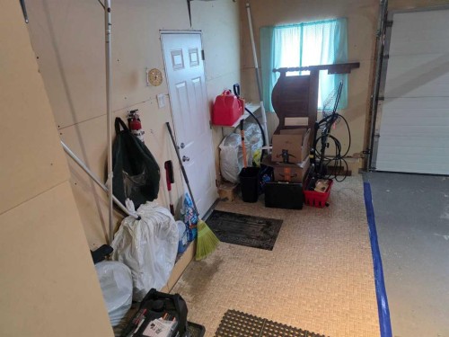 185 Willow Drive, Breton, AB - Indoor Photo Showing Garage