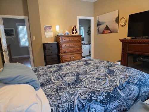 185 Willow Drive, Breton, AB - Indoor Photo Showing Bedroom