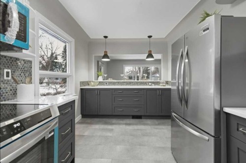 5321 42 Avenue, Red Deer, AB - Indoor Photo Showing Kitchen With Upgraded Kitchen