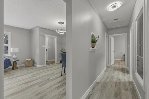 5321 42 Avenue, Red Deer, AB - Indoor Photo Showing Other Room