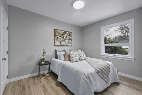 5321 42 Avenue, Red Deer, AB - Indoor Photo Showing Bedroom