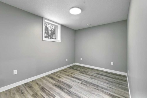 5321 42 Avenue, Red Deer, AB - Indoor Photo Showing Other Room