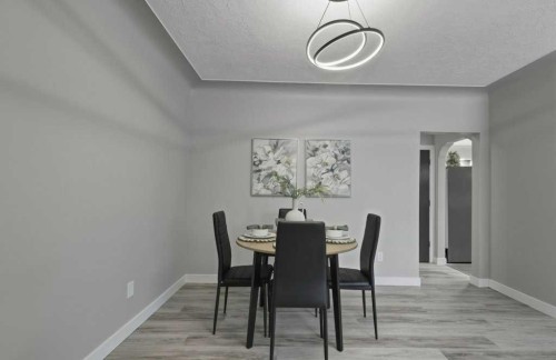 5321 42 Avenue, Red Deer, AB - Indoor Photo Showing Dining Room