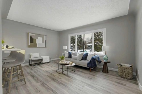 5321 42 Avenue, Red Deer, AB - Indoor Photo Showing Living Room