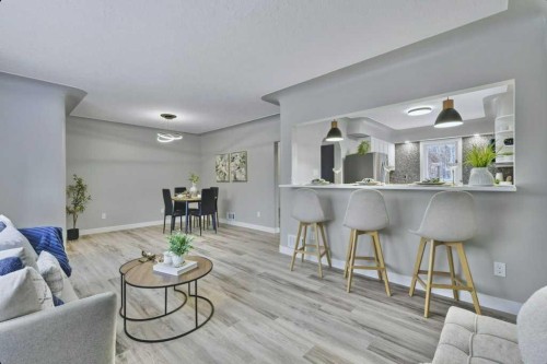 5321 42 Avenue, Red Deer, AB - Indoor Photo Showing Living Room