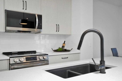 18 Palmer Circle, Blackfalds, AB - Indoor Photo Showing Kitchen With Double Sink With Upgraded Kitchen