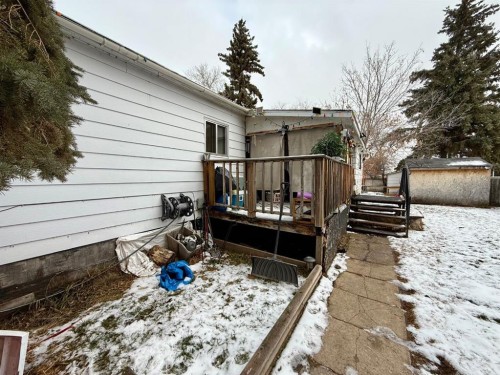5922 Spruce Park Crescent, Stettler, AB - Outdoor With Exterior